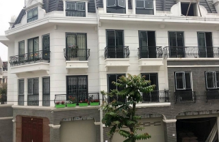 Lan can ban công sắt đẹp MD11 